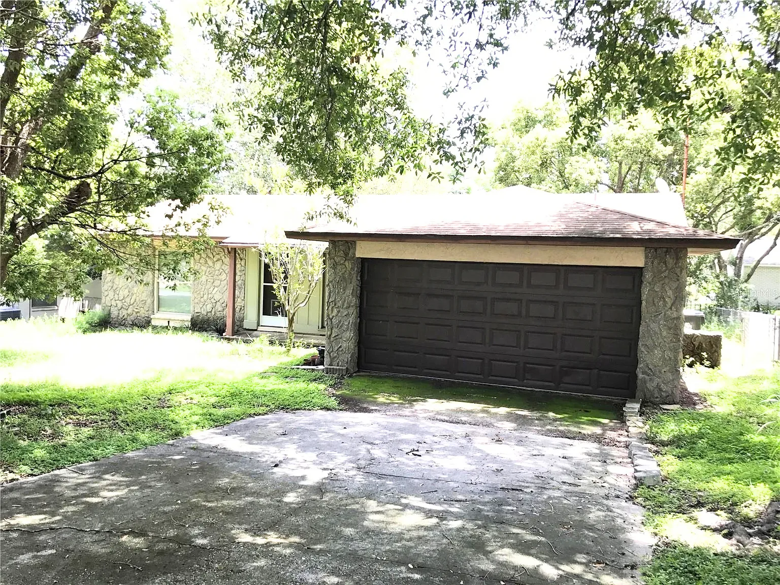 2 bed, 1050 sqft, $1,860 — Photo 2