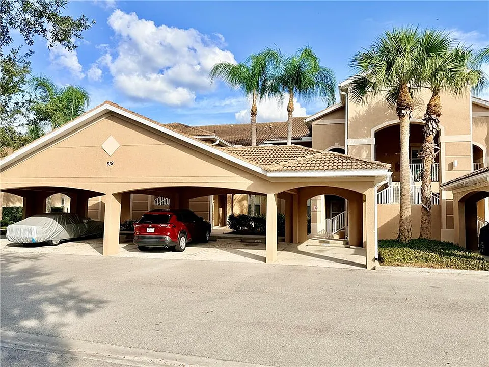 819 Fairwaycove Ln #102