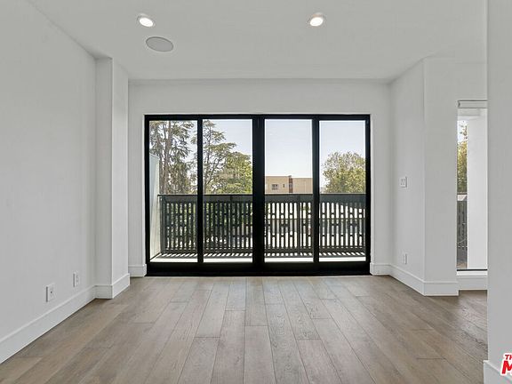 5th image of 1447 N Martel Ave #4