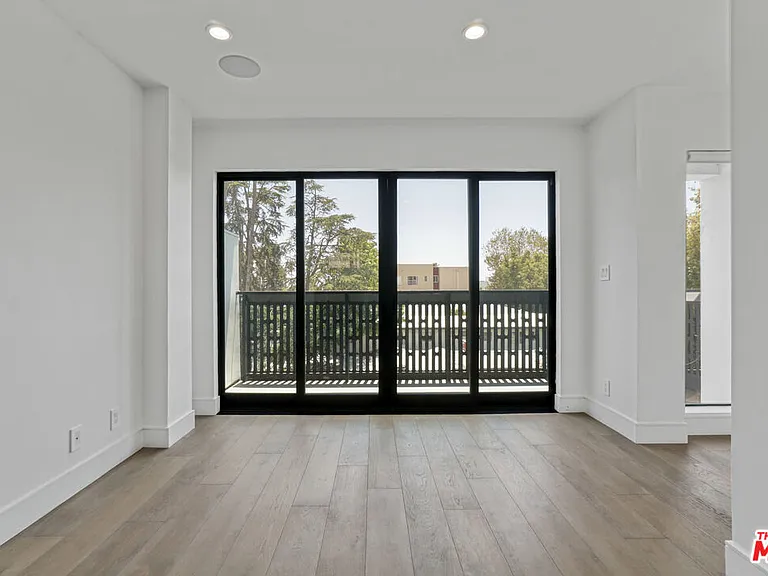 1447 N Martel Ave #4 — Photo 5