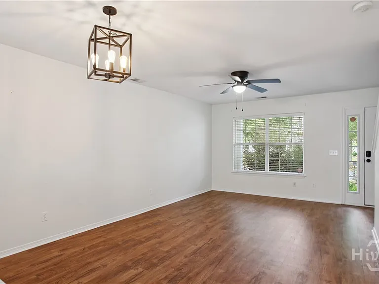 84 Fairgreen St — Photo 9