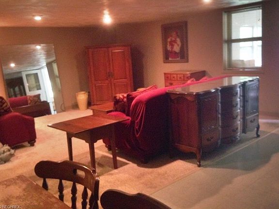 5th image of 42 Orchard Dr