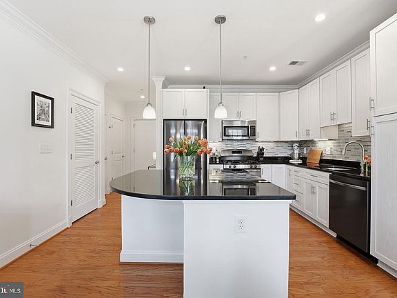 5th image of 1023 N Royal St Unit 305