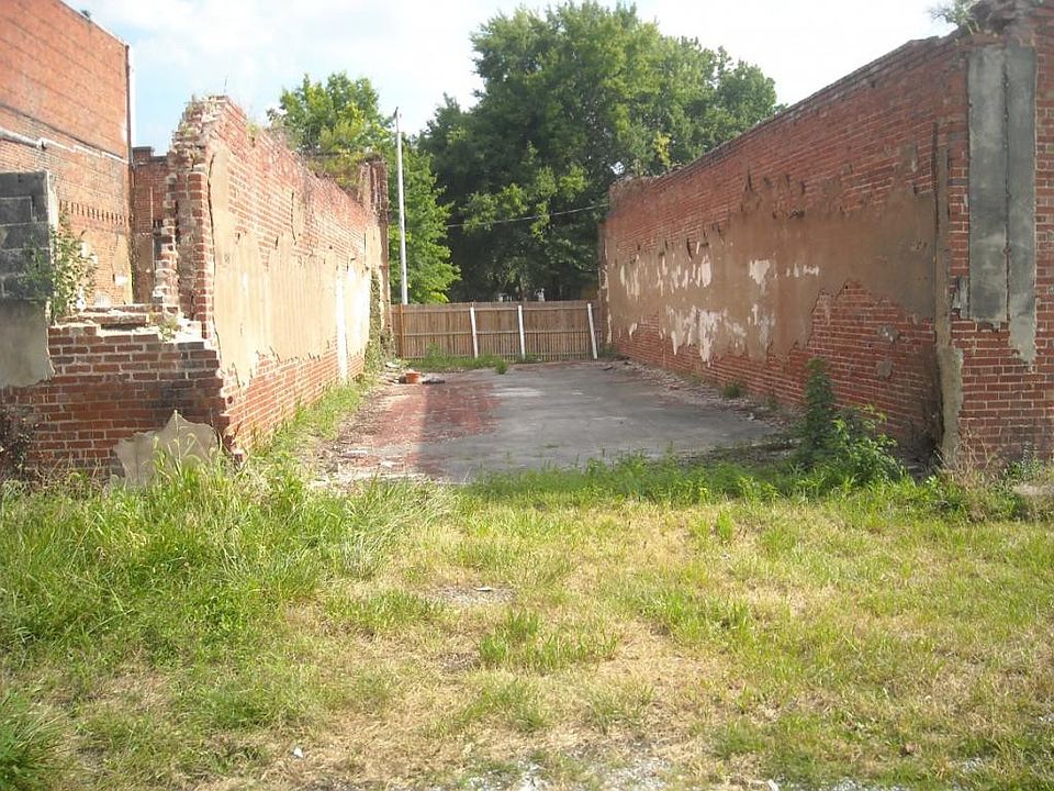 2nd image of 715 E Elk Ave