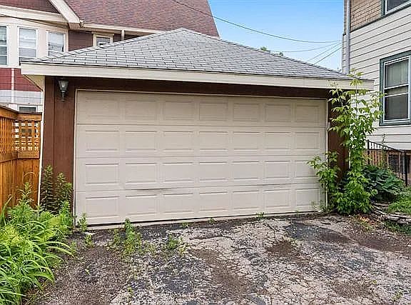 2nd image of 2114 E Webster Pl