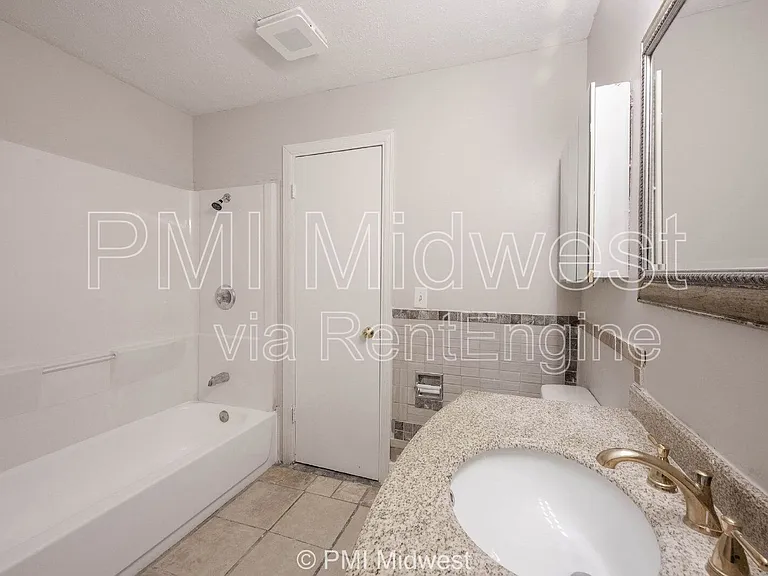 3926 Malibu Dr — Photo 9