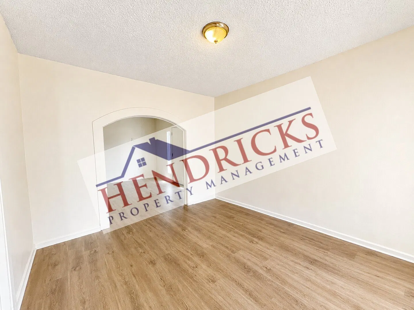 Move-In Special. off the first full month's rent with an 18-month lease. — Photo 4