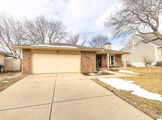 709 Sunny Slope Rd, Lincoln, NE 68505