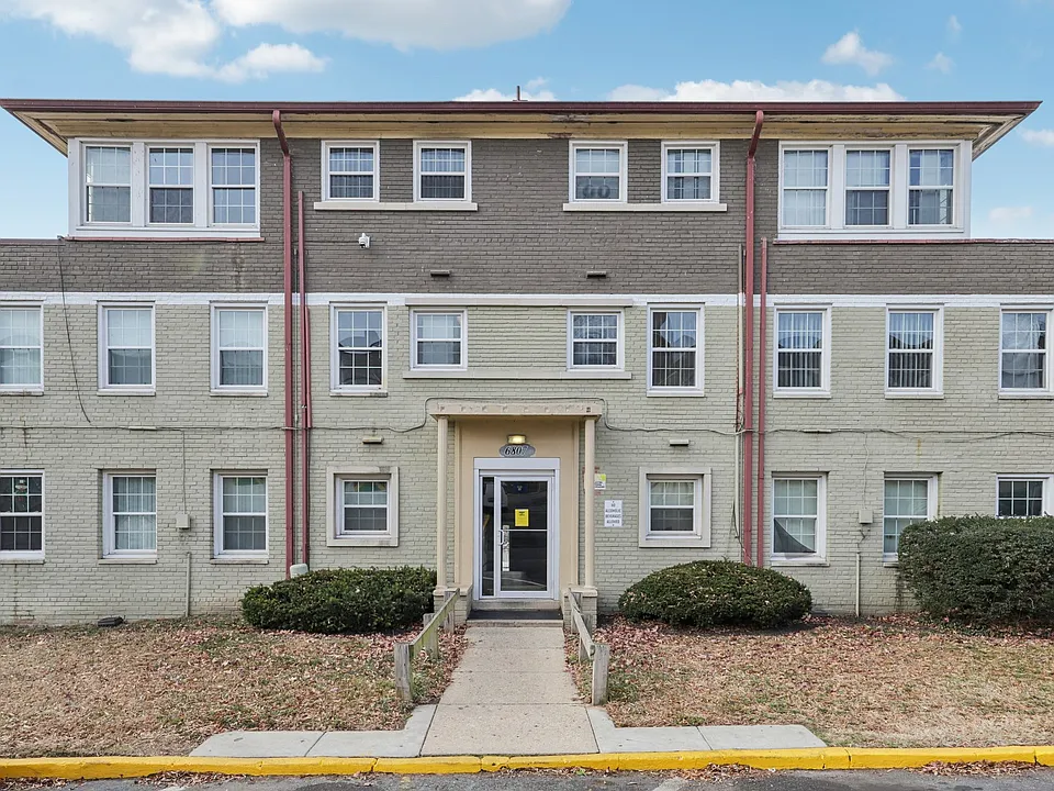 Newbury Square Apartments