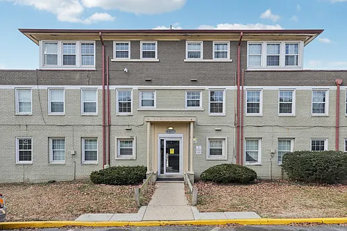 Newbury Square Apartments Photo 1