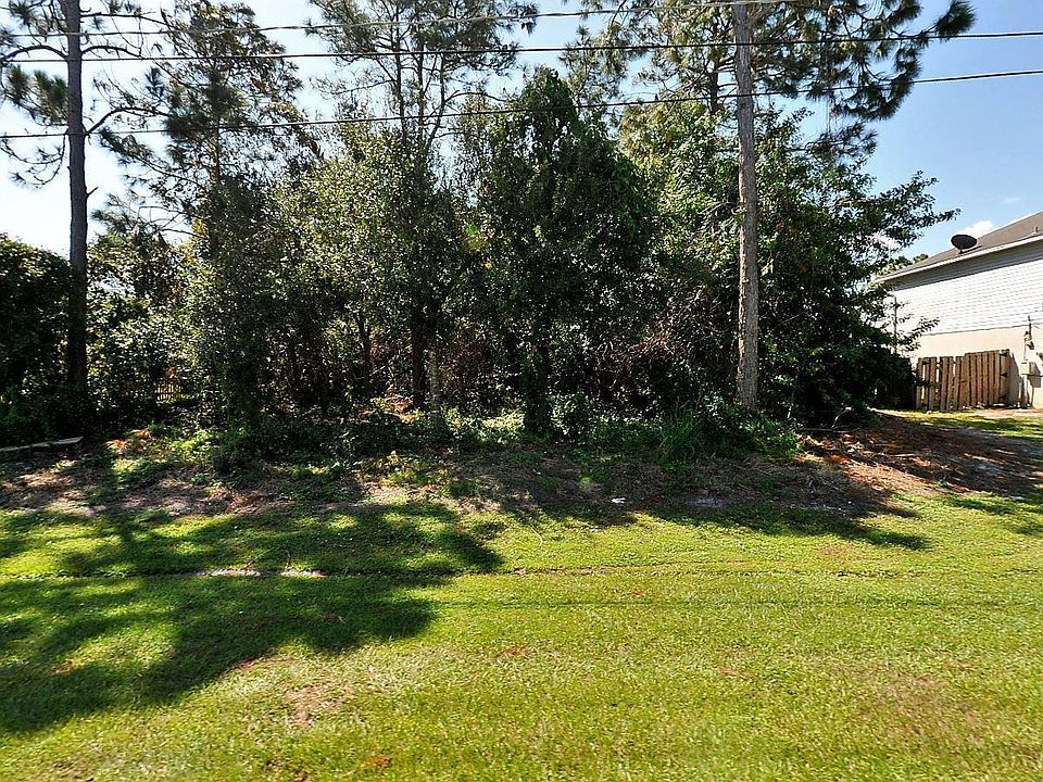 1st image of 322 SW Lakehurst Dr