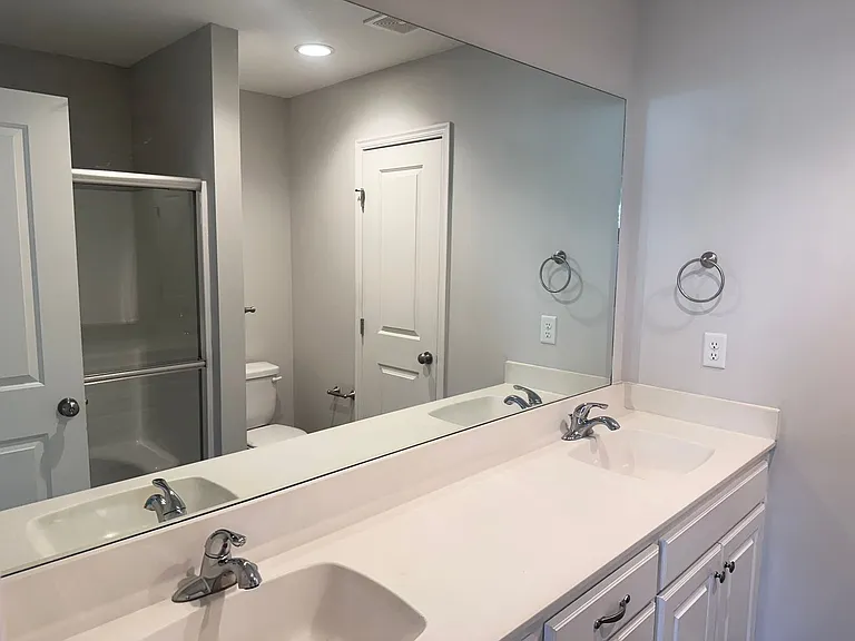 1540 NE Erin Ct — Photo 13
