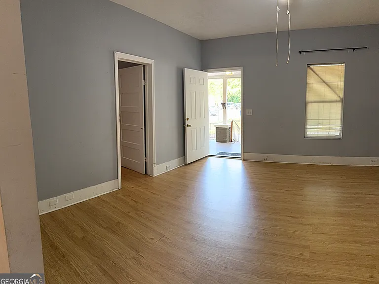 1006 W College St — Photo 6