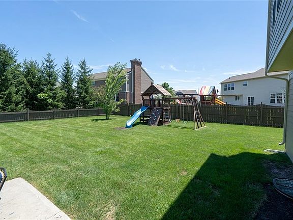 5th image of 613 Albatross Ln