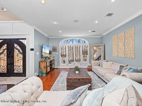 5th image of 386 Alverson Ave