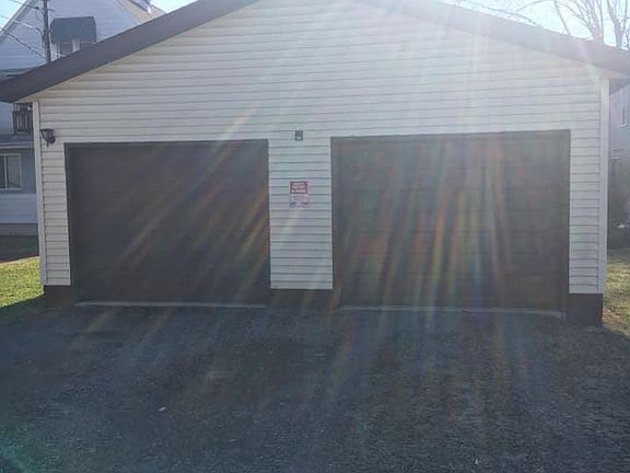 3rd image of 1106 S Henry Ave