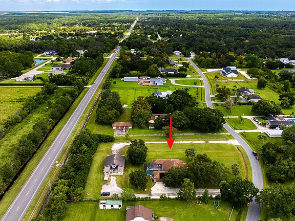 5th image of 165 Country Circle Dr W