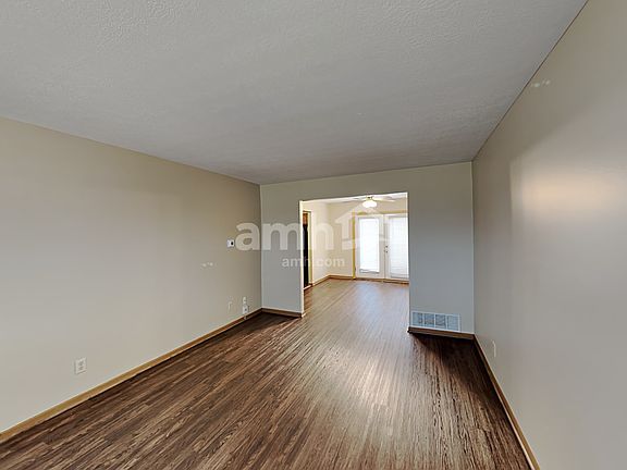 4th image of 875 Maher Dr