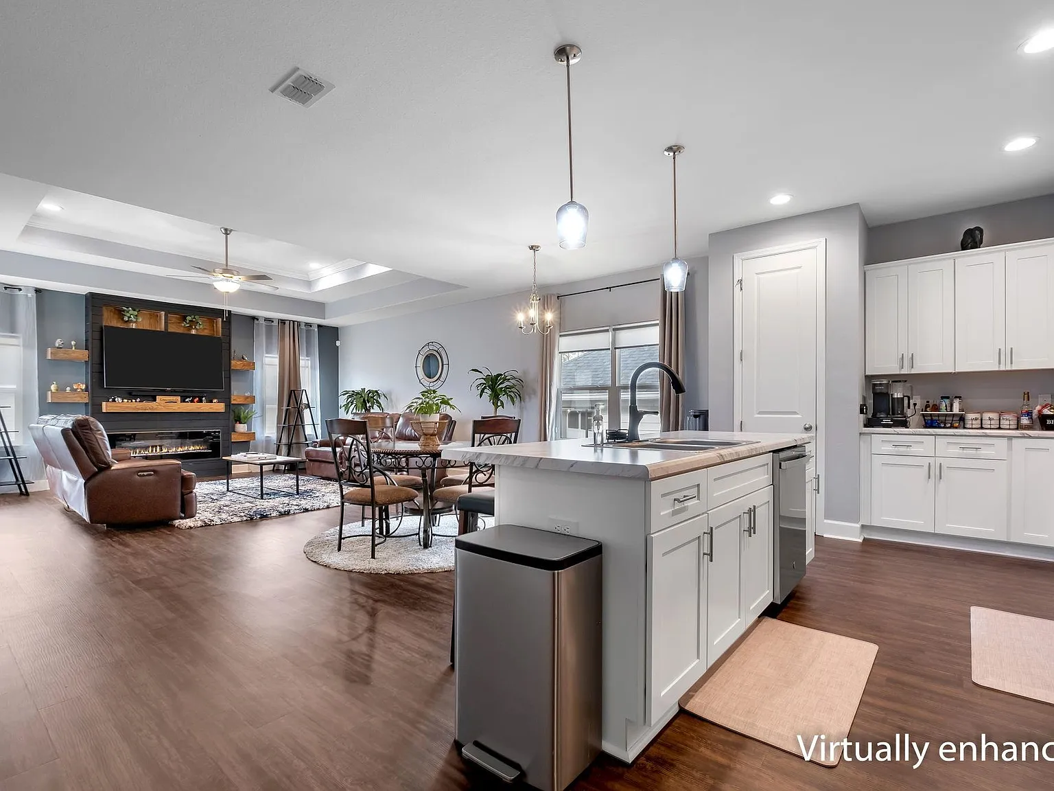 3 bed, 2.0 bath, 1722 sqft, $2,600 — Photo 4