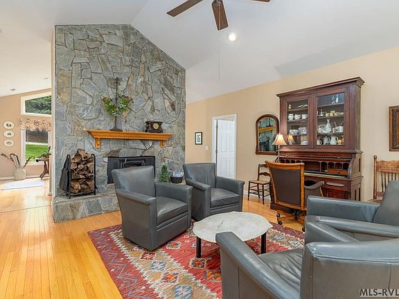 3rd image of 535 Alexander Dr