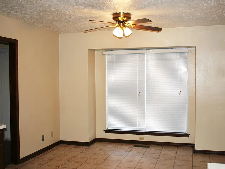 4019 Coventry Ln — Photo 9