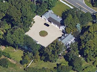 261 Brookville Rd, Glen Head, NY 11545