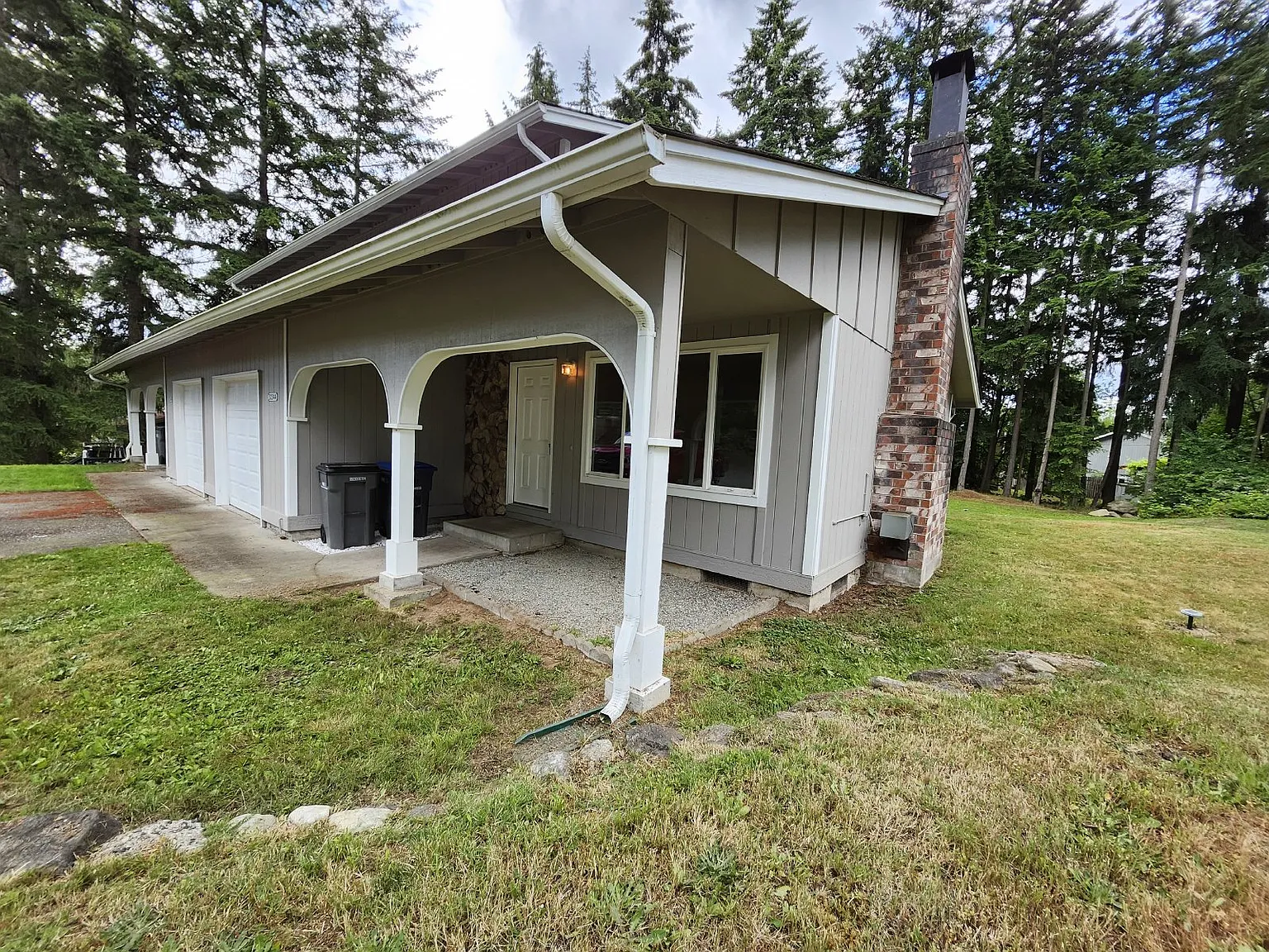 2 bed, 1.5 bath, 1079 sqft, $2,050 — Photo 2