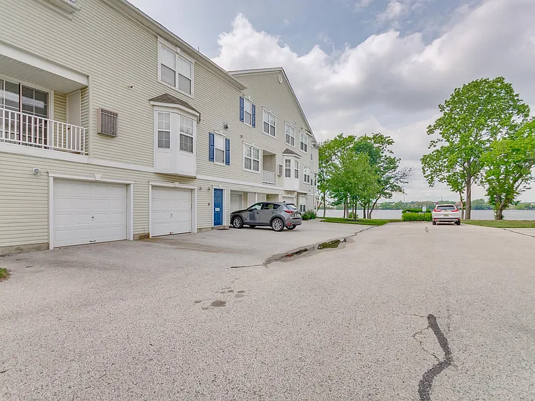 5806 Riverfront Dr — Photo 4