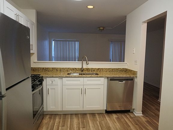 5th image of 1183 Harbor Ct #124