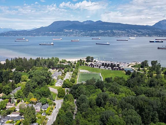 4th image of 4399 Locarno Cres