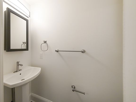 5th image of 1324 Kenilworth Ave #1326