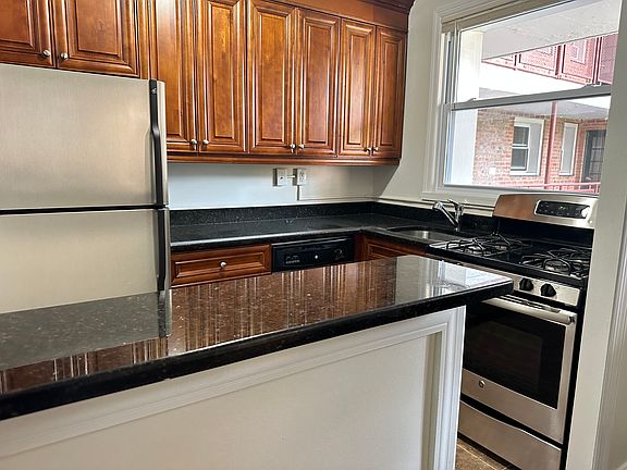 Kitchen w/Granite Counters