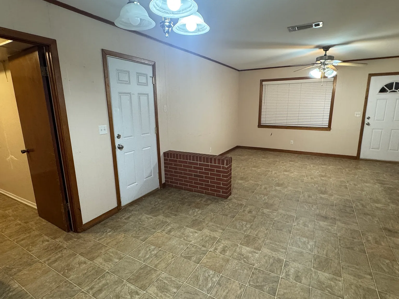 3 bed, 1.5 bath, 1040 sqft, $1,250 — Photo 2