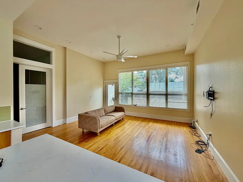 424 E 1st Ave #1C