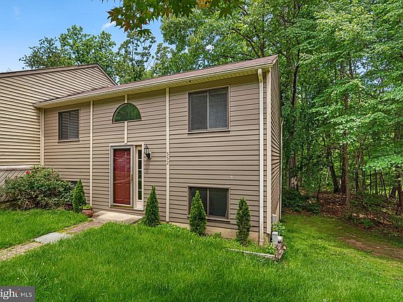 2nd image of 552 Greenhill Ct