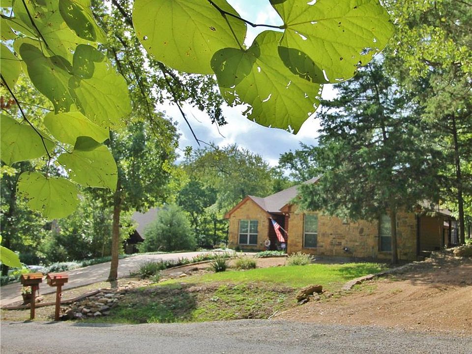 1st image of 118 Hacienda Dr