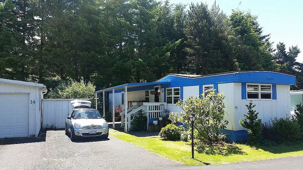 923 SE Bay Blvd Unit 12 photo 1