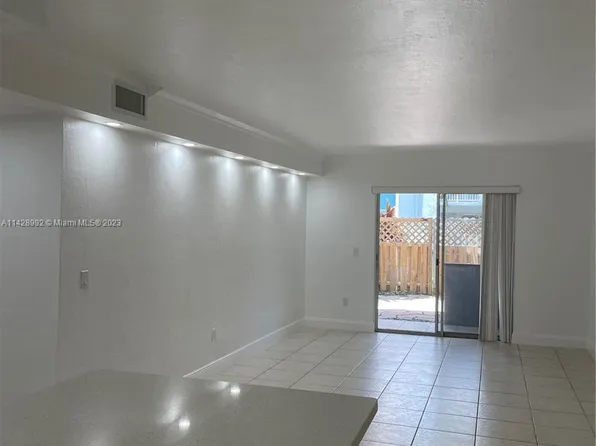 4600 SW 67th Ave APT 121, Miami, FL 33155