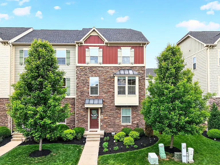 408 Fairmont Dr — Photo 1