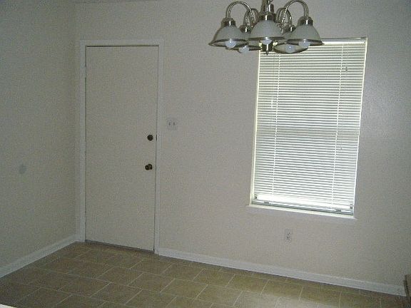 4th image of 3020 Manor Ln APT A