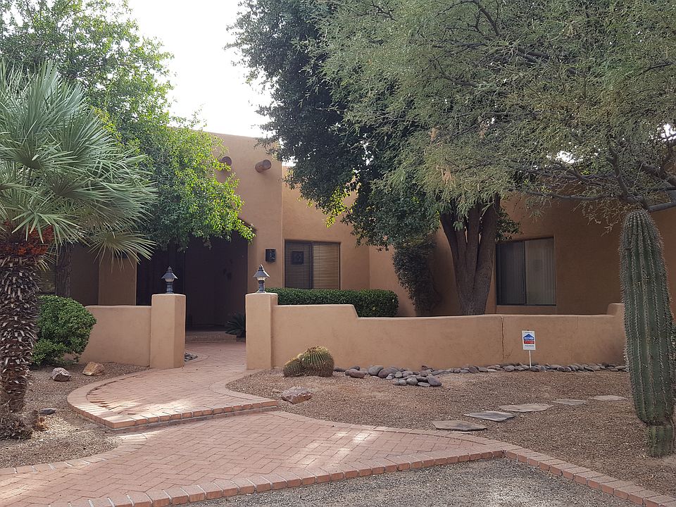 Front entrance & courtyard