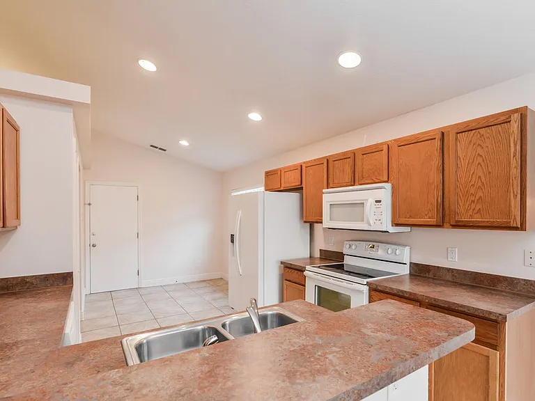 2708 Eagle Creek Ct — Photo 7