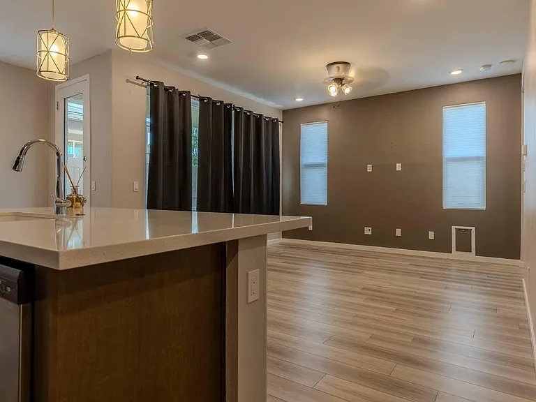 1111 W Diamondback Dr — Photo 6
