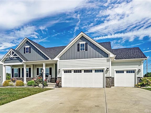3rd image of 3876 Oak Creek Dr