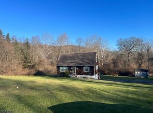 561 Charlestown Rd, Hampton, NJ 08827