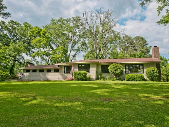 1215 Ridgeway Dr, Alexander City, AL 35010