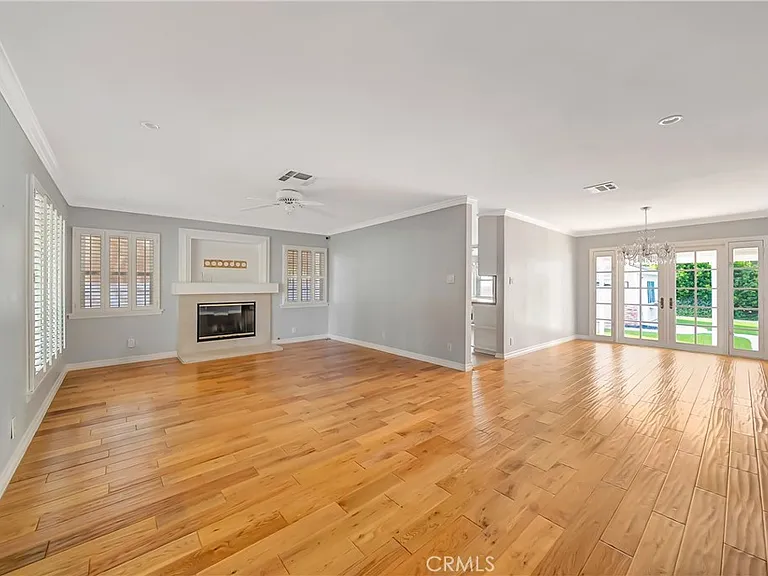 22907 Leonora Dr — Photo 5