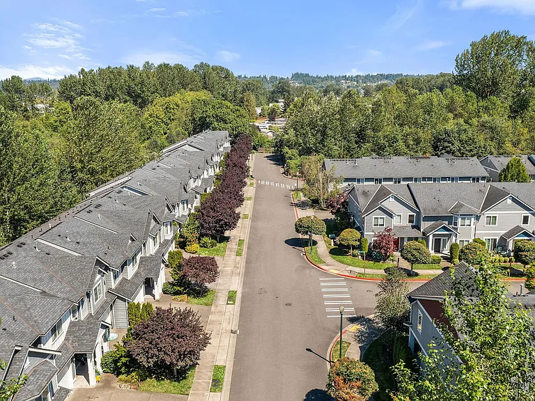 Watertree Place Townhomes — Photo 12