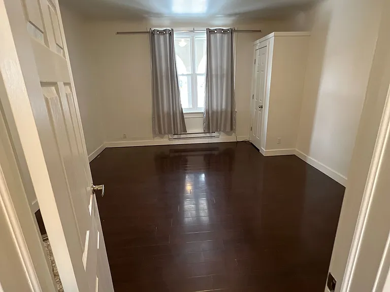 159 Montrose Ave #1 — Photo 10