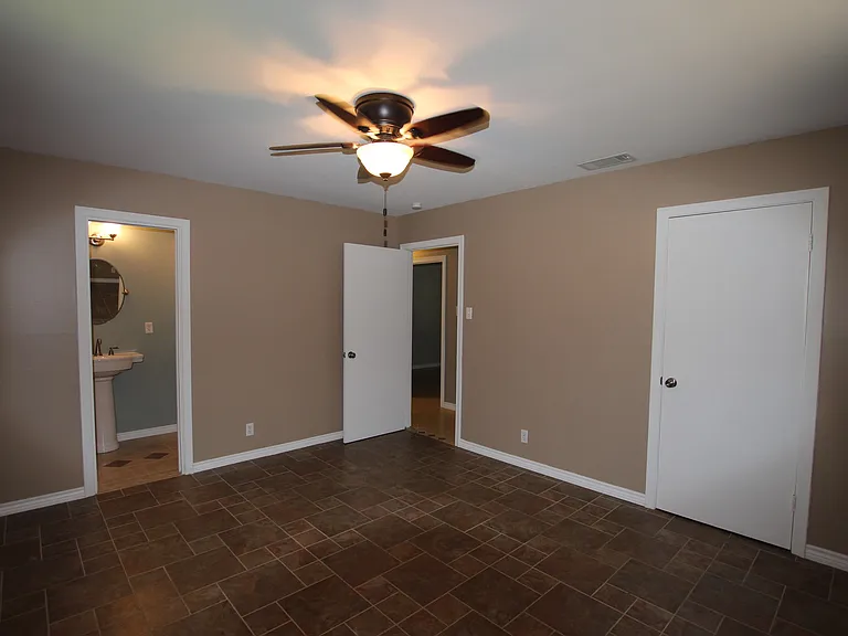 2930 Williamsburg Dr — Photo 21